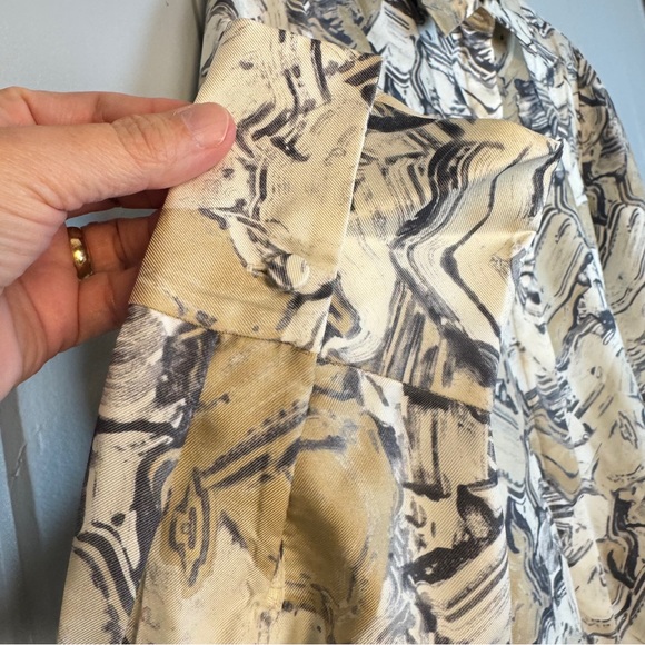 Lafayette 148 New York clementine silk blouse Abstract Print Hidden Buttons Sz M - Picture 10 of 14